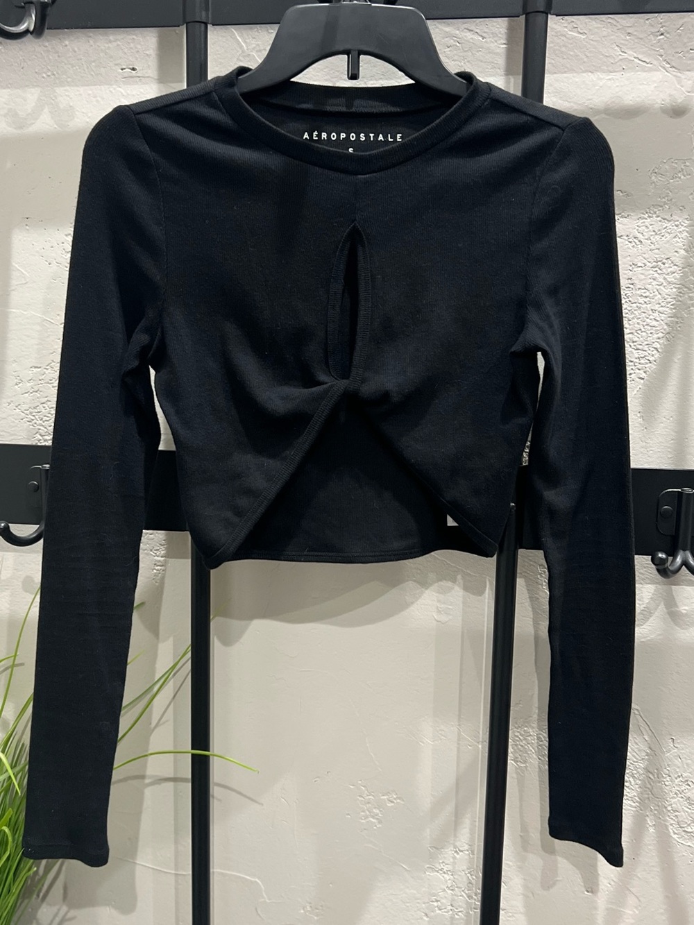 Aeropostale Black Long-Sleeve Twist Front Crop Top Size Small